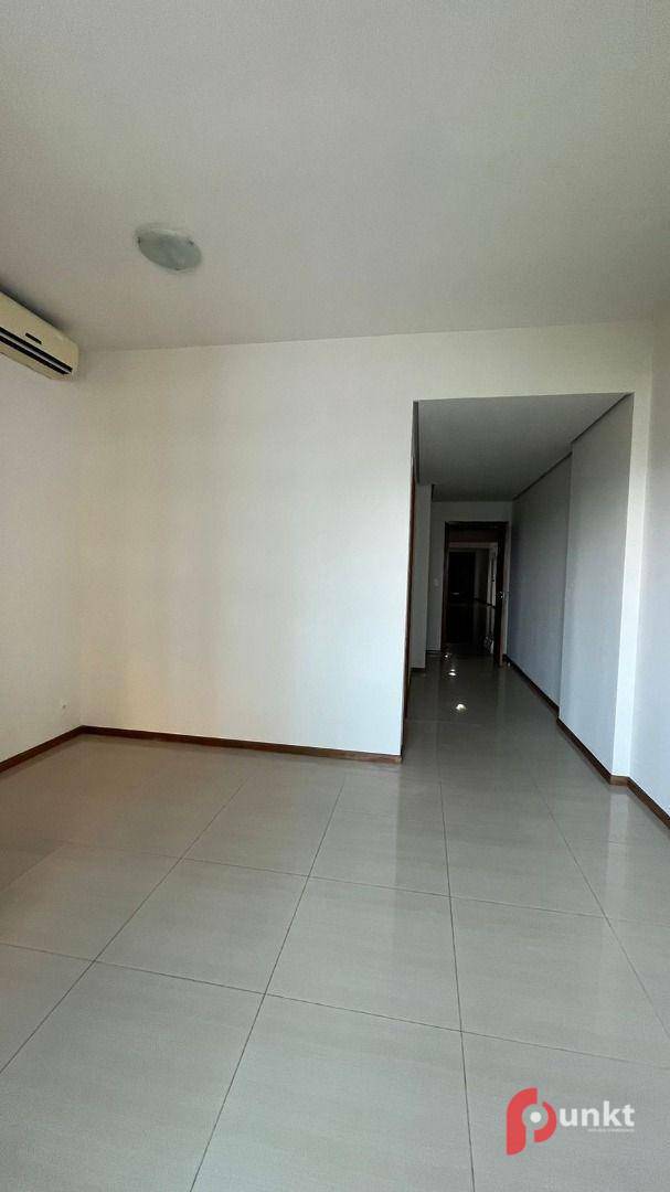 Apartamento para alugar com 3 quartos, 95m² - Foto 4