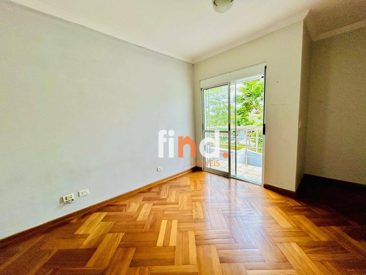 Casa de Condomínio para alugar com 4 quartos, 323m² - Foto 9