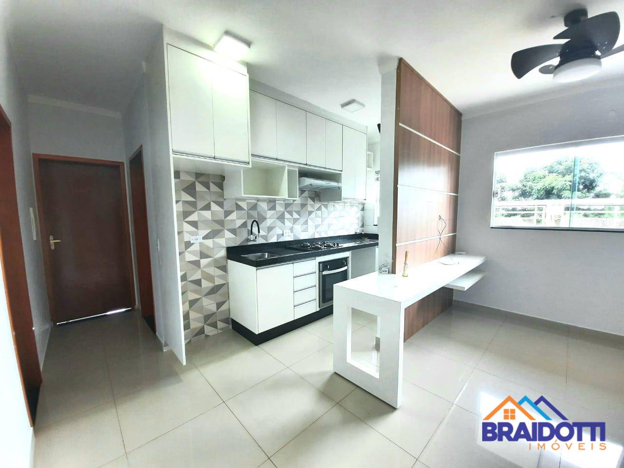 Apartamento à venda com 2 quartos, 56m² - Foto 1