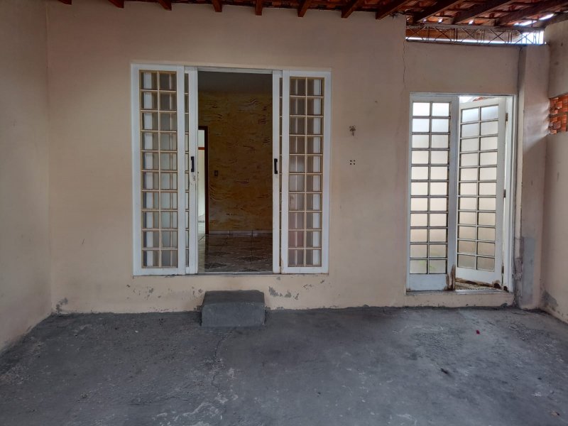 Casa à venda com 2 quartos, 60m² - Foto 1