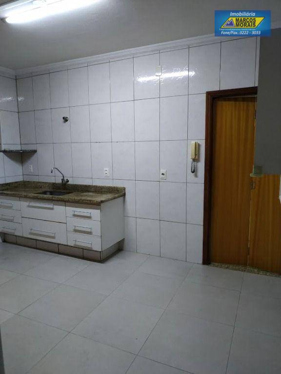 Casa à venda com 4 quartos, 180m² - Foto 4