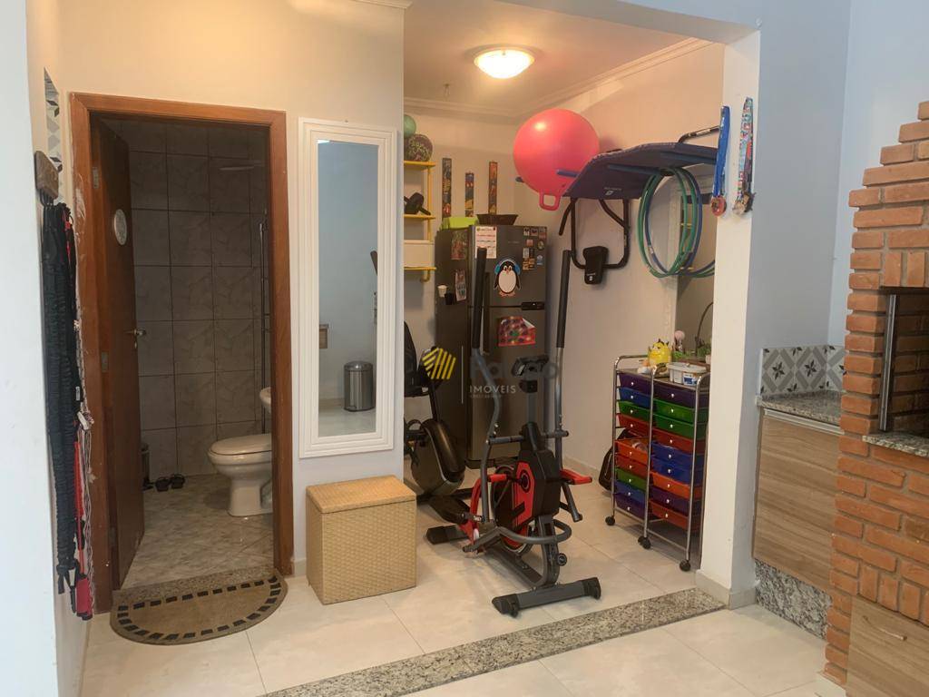 Casa à venda com 3 quartos, 281m² - Foto 3