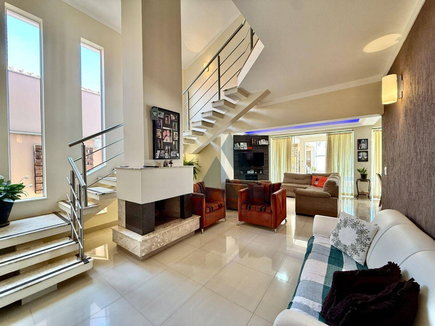 Casa de Condomínio, 4 quartos - Foto 1