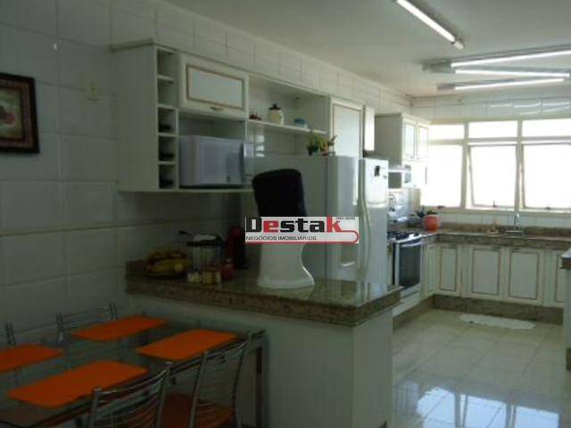 Apartamento à venda com 4 quartos, 235m² - Foto 4