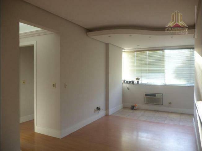 Apartamento à venda com 2 quartos, 70m² - Foto 2