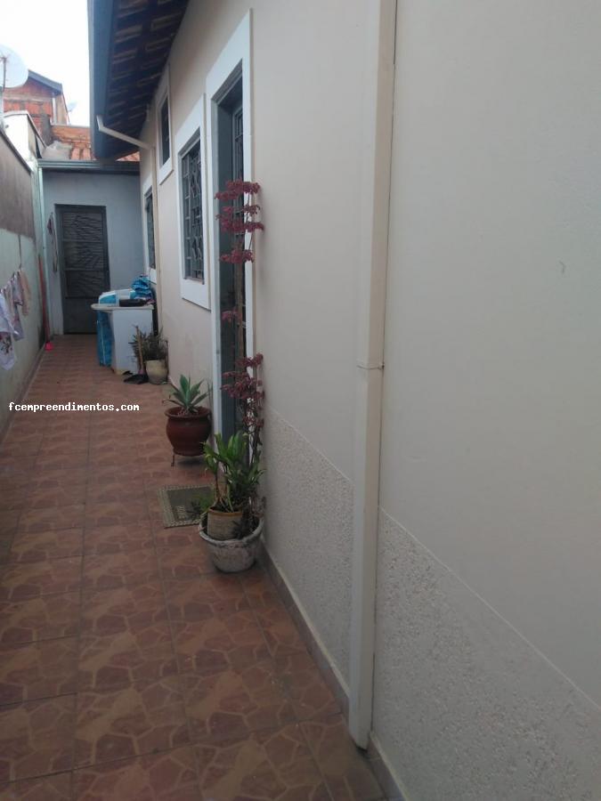 Casa à venda com 2 quartos, 200m² - Foto 1