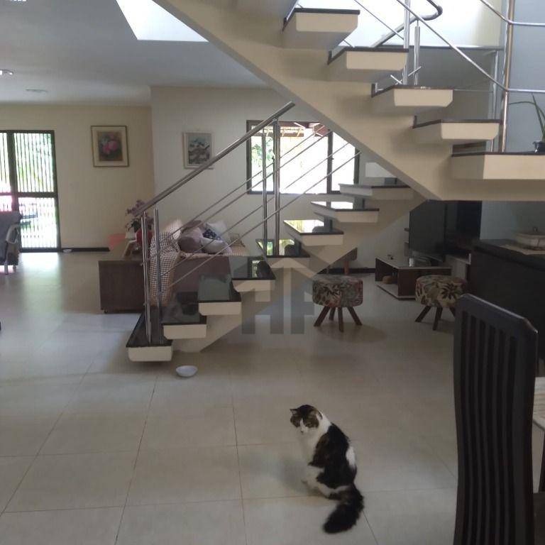 Casa de Condomínio à venda com 6 quartos, 340m² - Foto 3