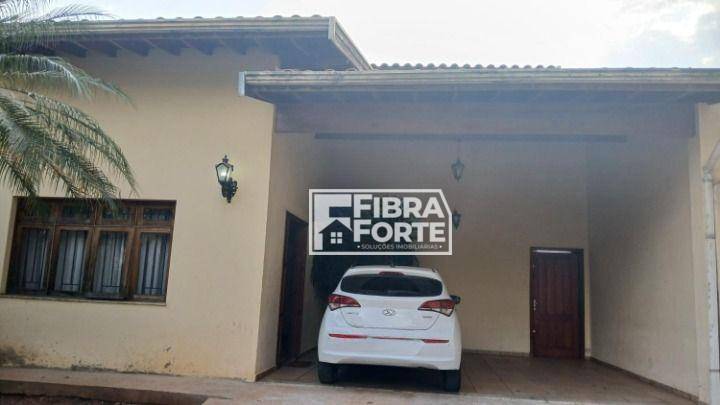 Casa à venda com 4 quartos, 250m² - Foto 1