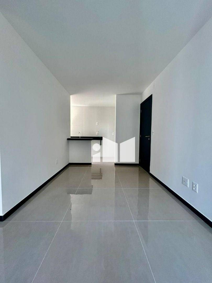 Apartamento à venda com 2 quartos, 62m² - Foto 2