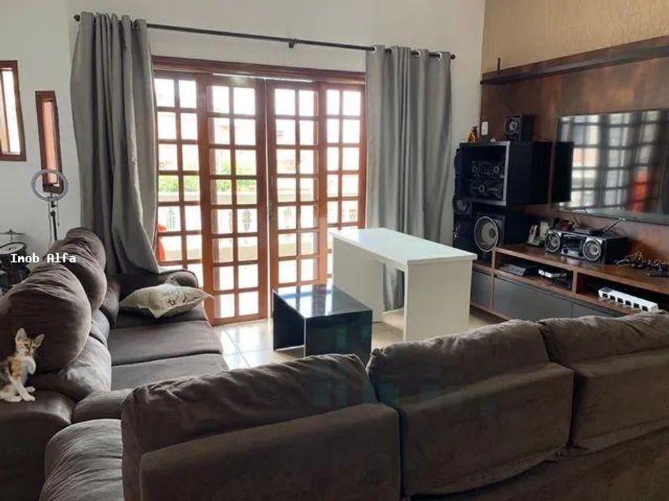 Casa à venda com 3 quartos, 257m² - Foto 1