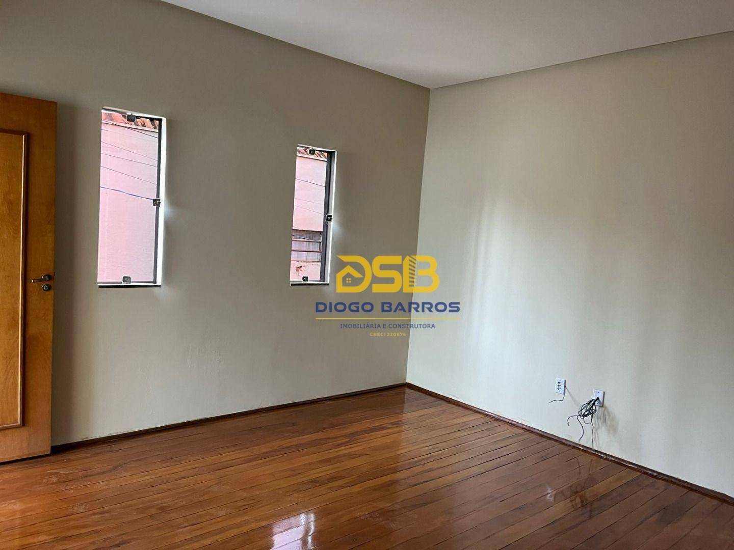 Casa à venda com 2 quartos, 190m² - Foto 4