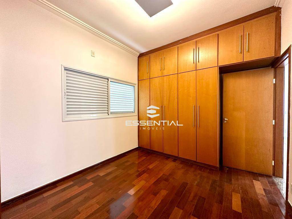 Casa à venda e aluguel com 3 quartos, 238m² - Foto 48
