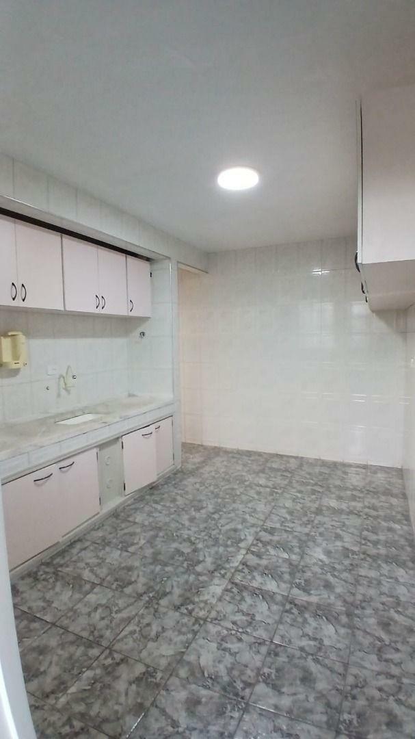 Apartamento para alugar com 2 quartos, 75m² - Foto 14