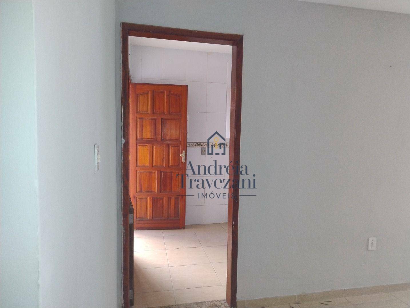 Casa à venda com 2 quartos, 80m² - Foto 4