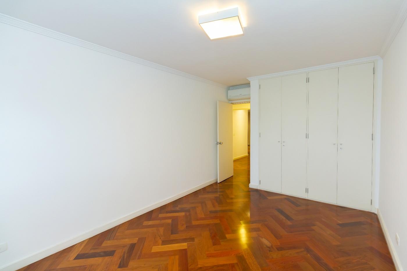 Apartamento para alugar com 3 quartos, 180m² - Foto 16