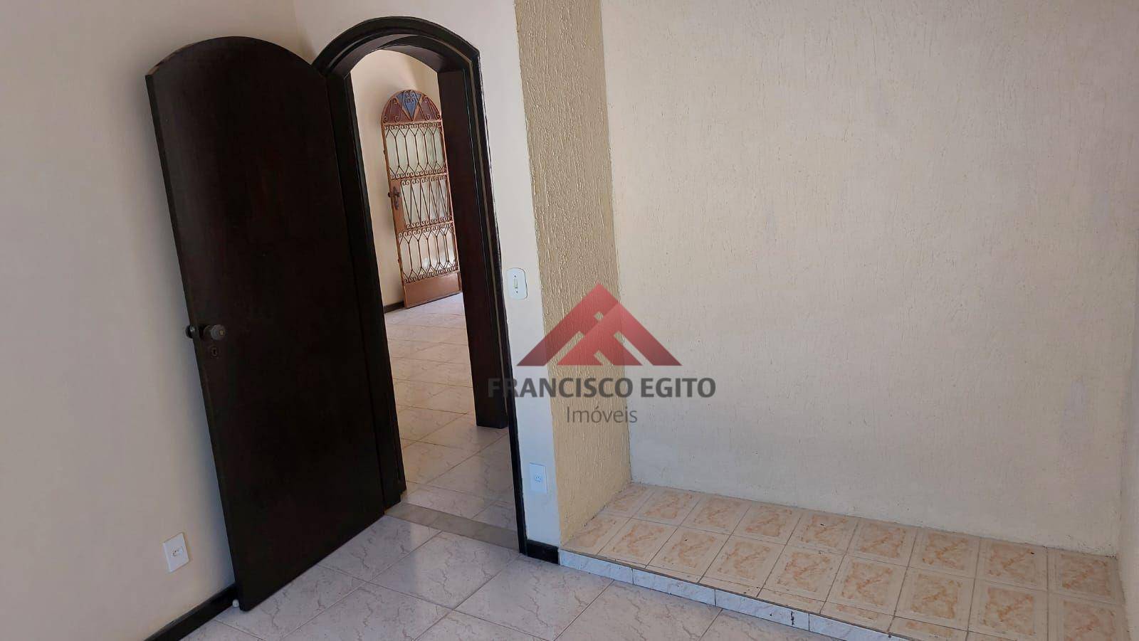 Casa à venda com 3 quartos, 250m² - Foto 3