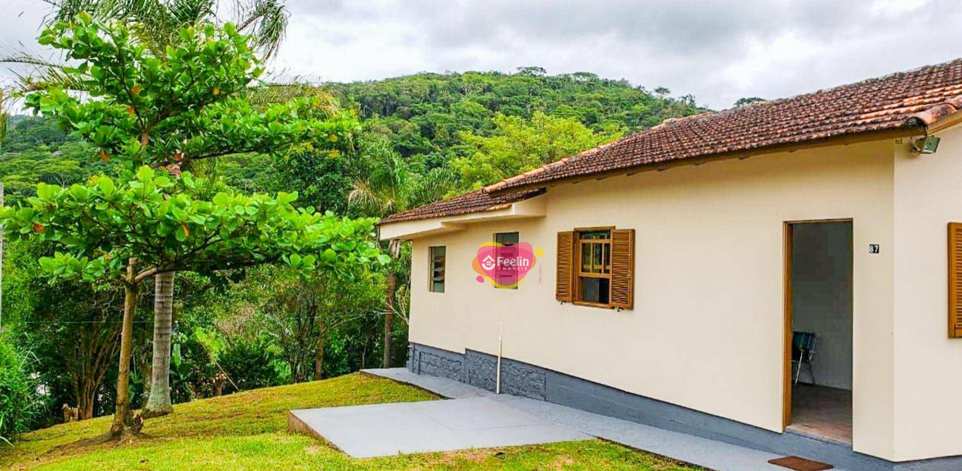 Casa à venda com 3 quartos, 73m² - Foto 1