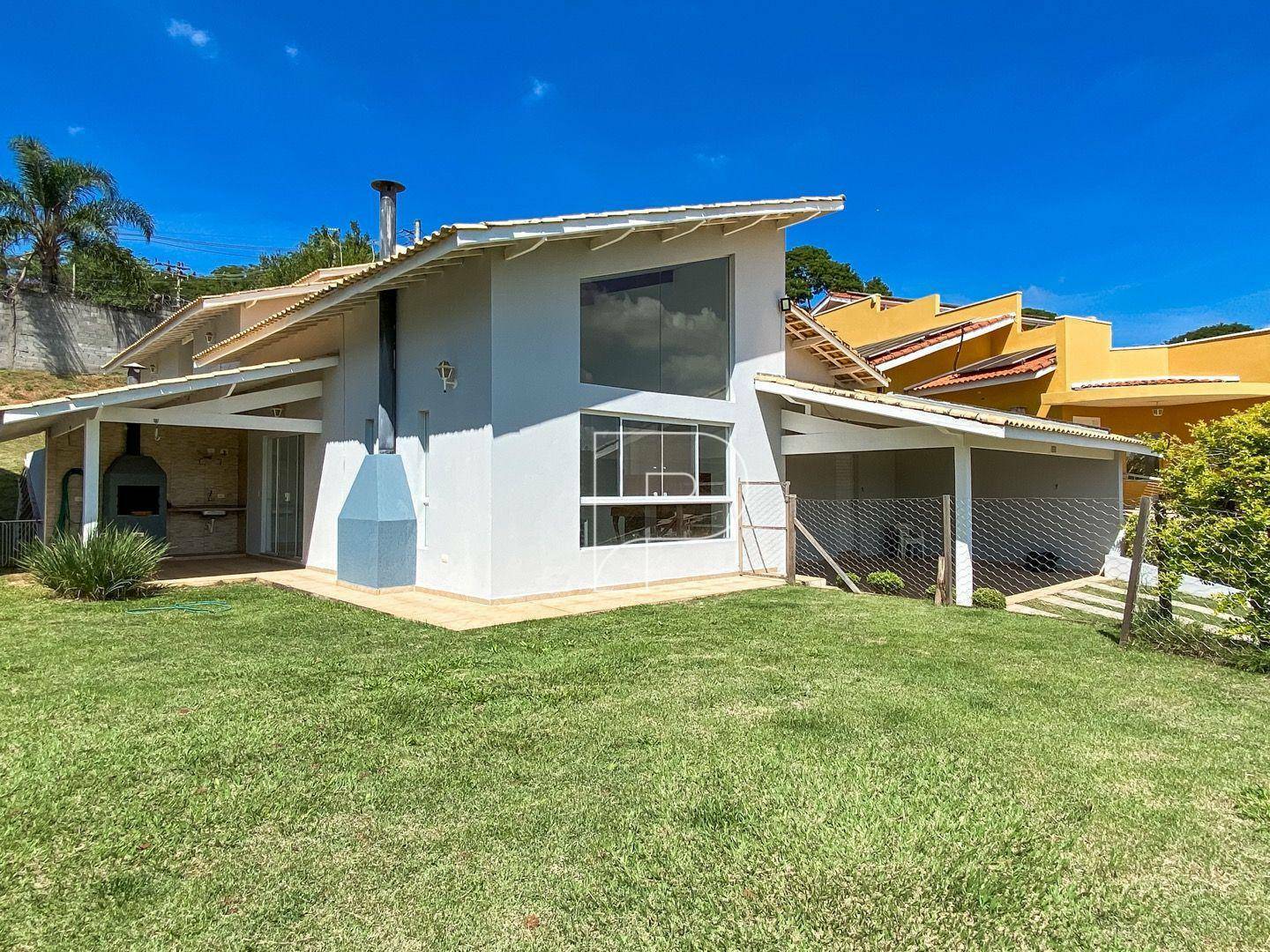 Casa de Condomínio para alugar com 4 quartos, 200m² - Foto 2