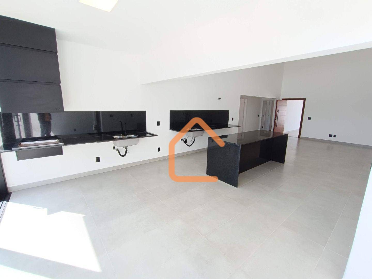 Casa à venda com 3 quartos, 180m² - Foto 2