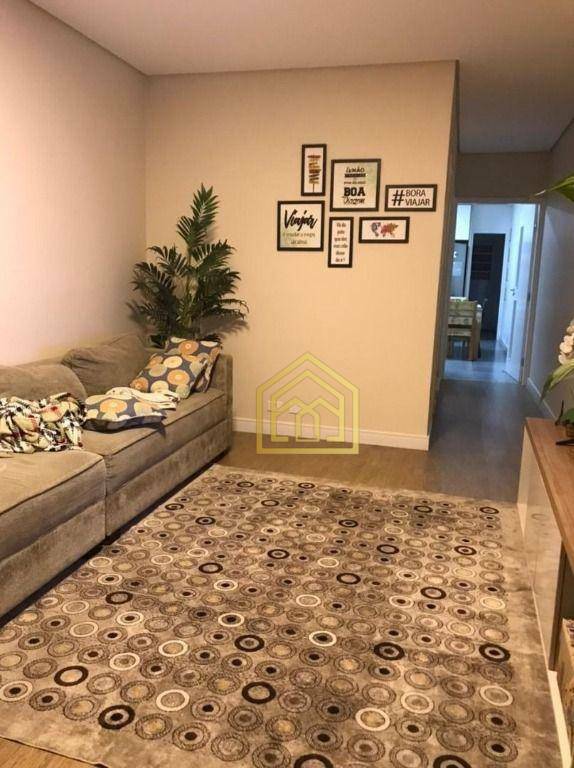 Sobrado à venda com 4 quartos, 270m² - Foto 1