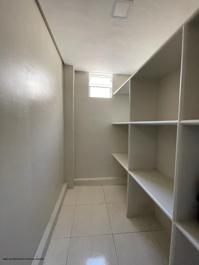 Casa para alugar com 4 quartos, 200m² - Foto 9