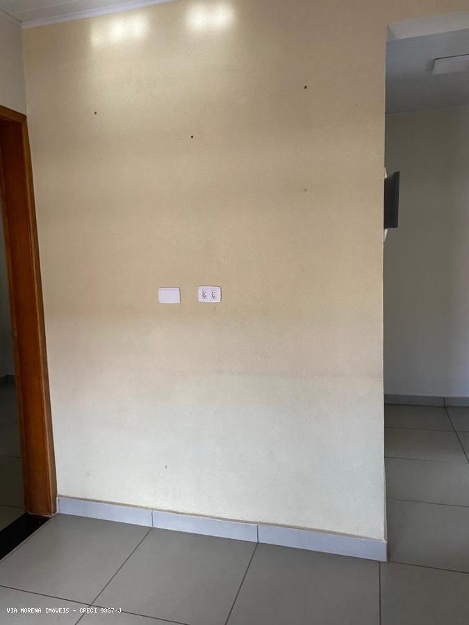 Casa à venda com 1 quarto, 200m² - Foto 4