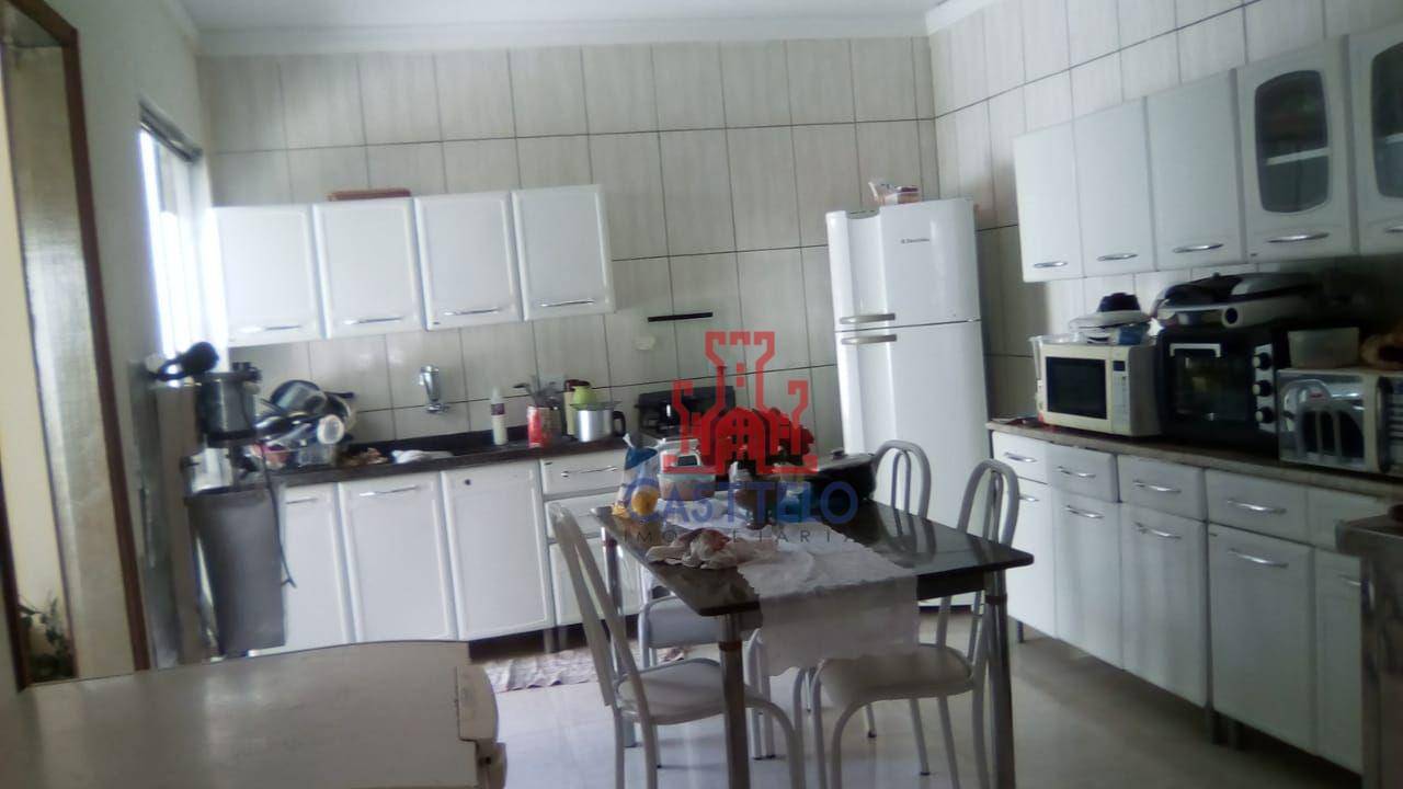 Casa à venda com 3 quartos, 140m² - Foto 1