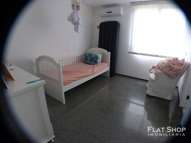 Apartamento à venda com 4 quartos, 200m² - Foto 7