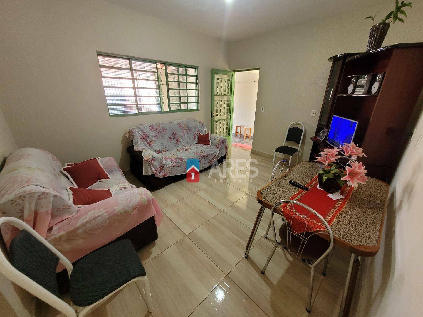 Casa à venda com 2 quartos, 100m² - Foto 2