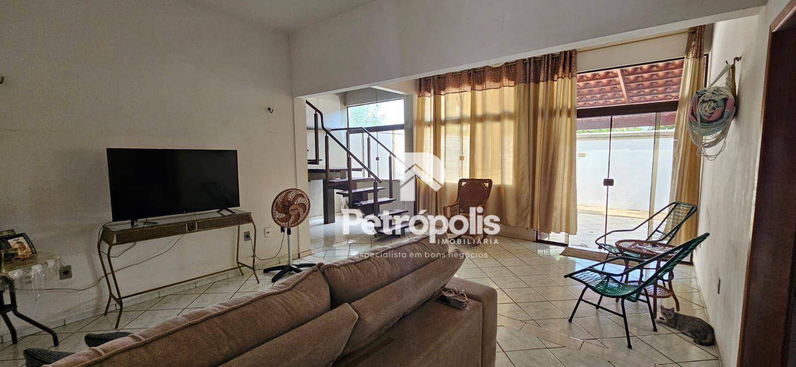 Sobrado à venda com 6 quartos, 245m² - Foto 4