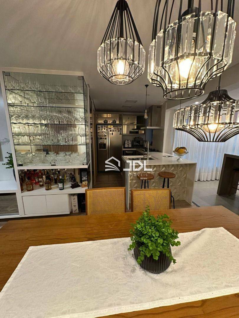 Apartamento à venda com 2 quartos, 100m² - Foto 2