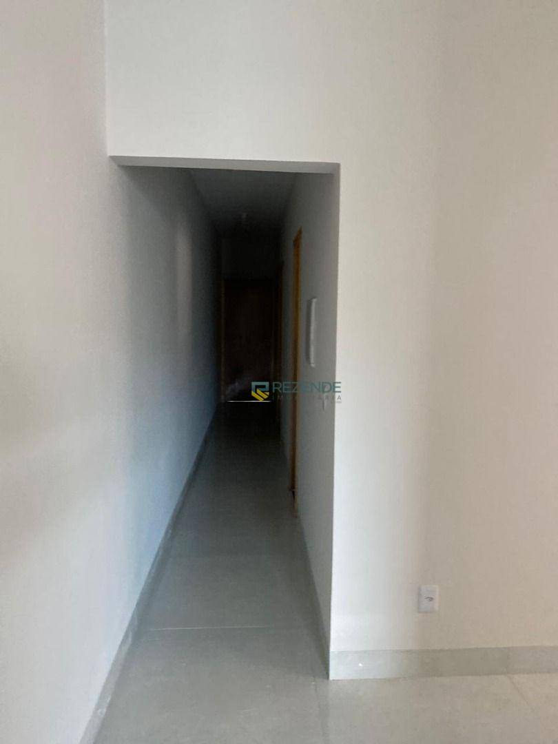 Casa à venda com 3 quartos, 100m² - Foto 4