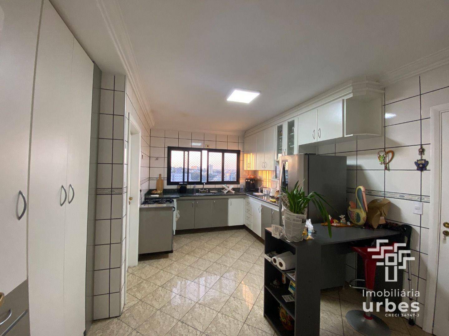 Apartamento à venda com 3 quartos, 178m² - Foto 29