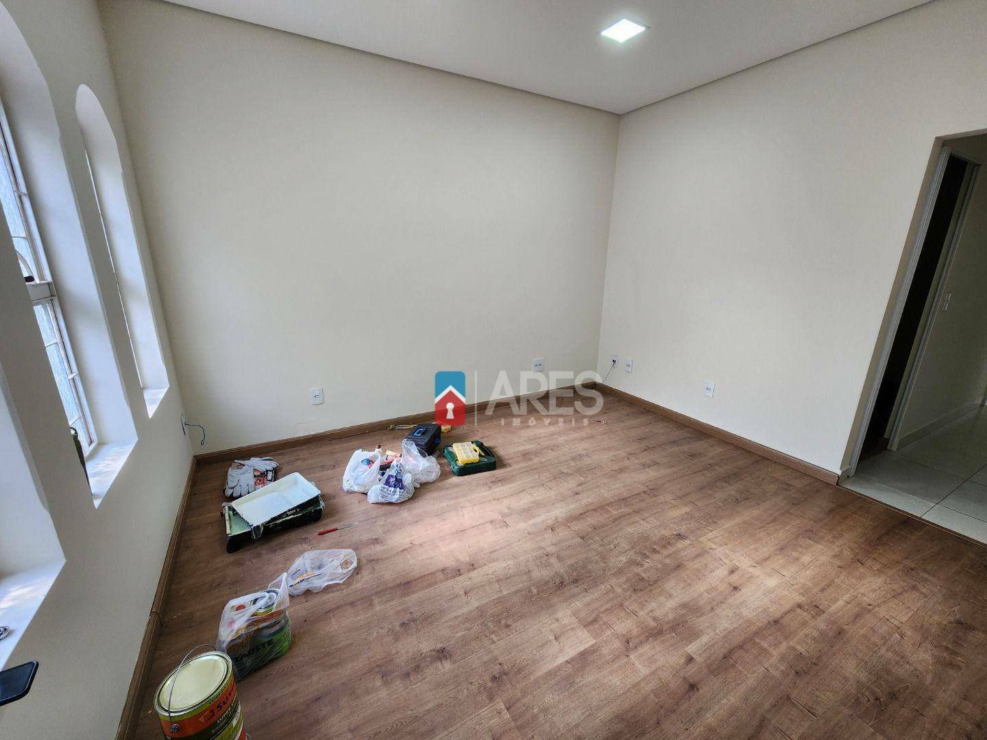 Casa à venda com 4 quartos, 186m² - Foto 3