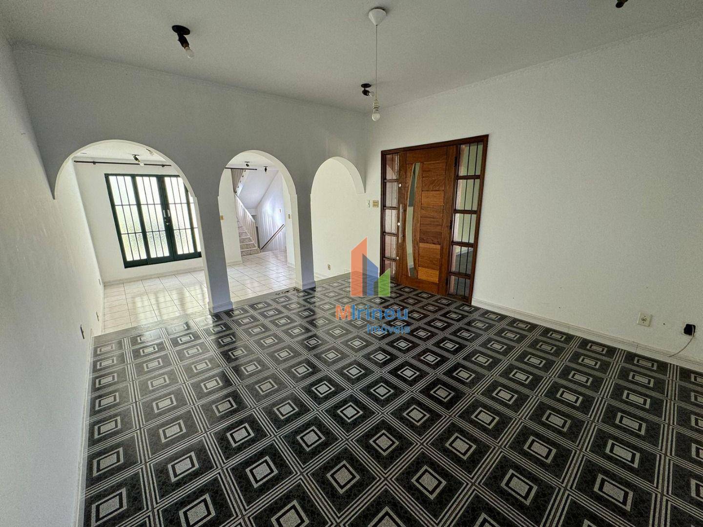 Casa à venda com 5 quartos, 273m² - Foto 3