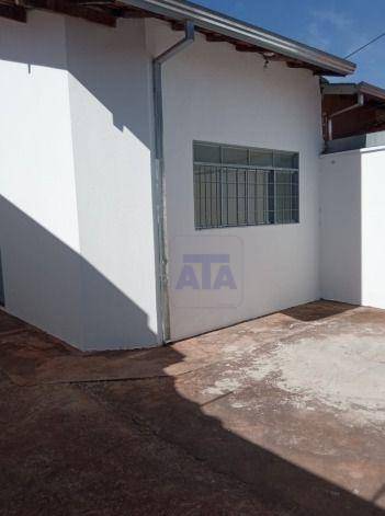 Casa à venda com 2 quartos, 64m² - Foto 2