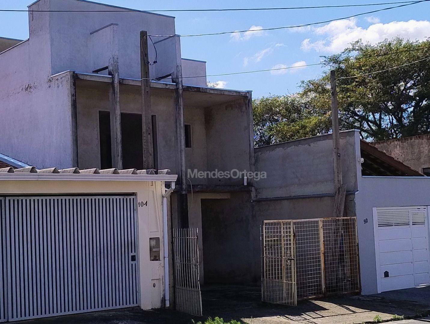 Casa à venda com 3 quartos, 145m² - Foto 1