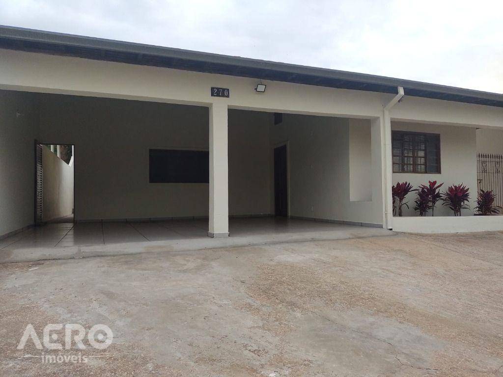 Casa à venda com 3 quartos, 220m² - Foto 7