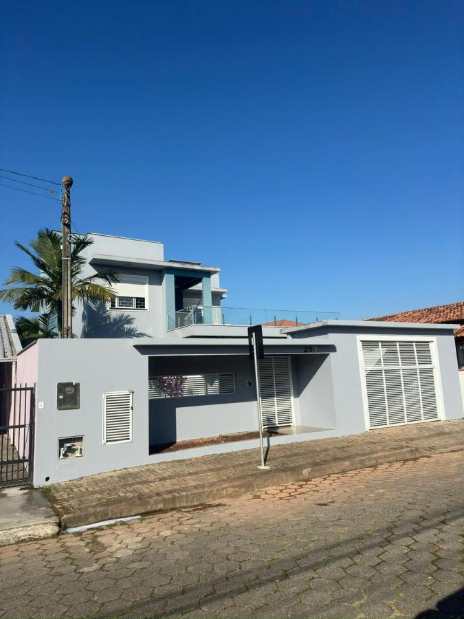 Casa à venda com 3 quartos, 279m² - Foto 1