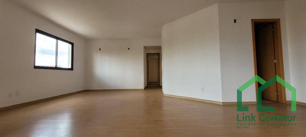 Apartamento à venda com 3 quartos, 137m² - Foto 2