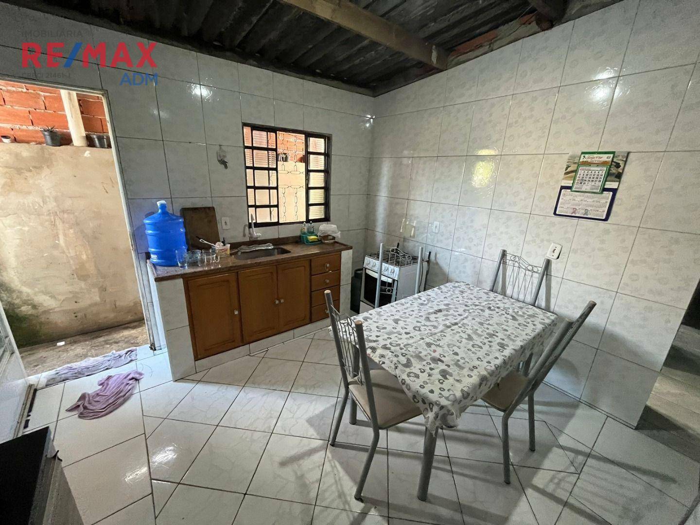 Casa à venda com 2 quartos, 100m² - Foto 1