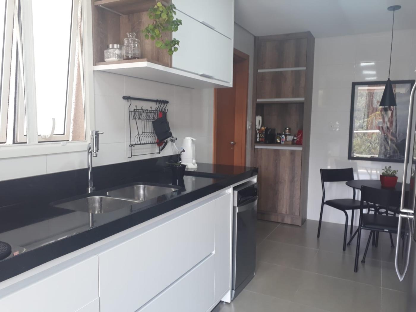 Apartamento à venda com 3 quartos, 172m² - Foto 2