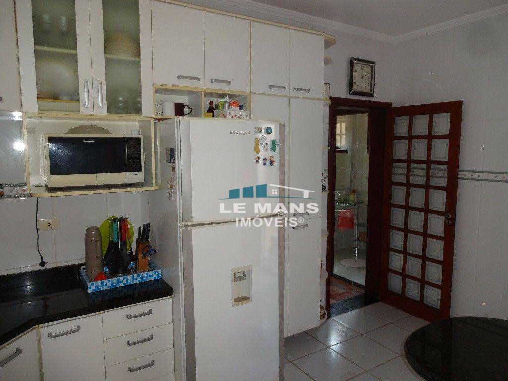 Casa à venda com 3 quartos, 213m² - Foto 22