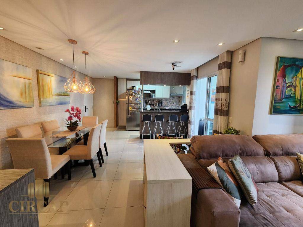 Apartamento à venda com 2 quartos, 70m² - Foto 4