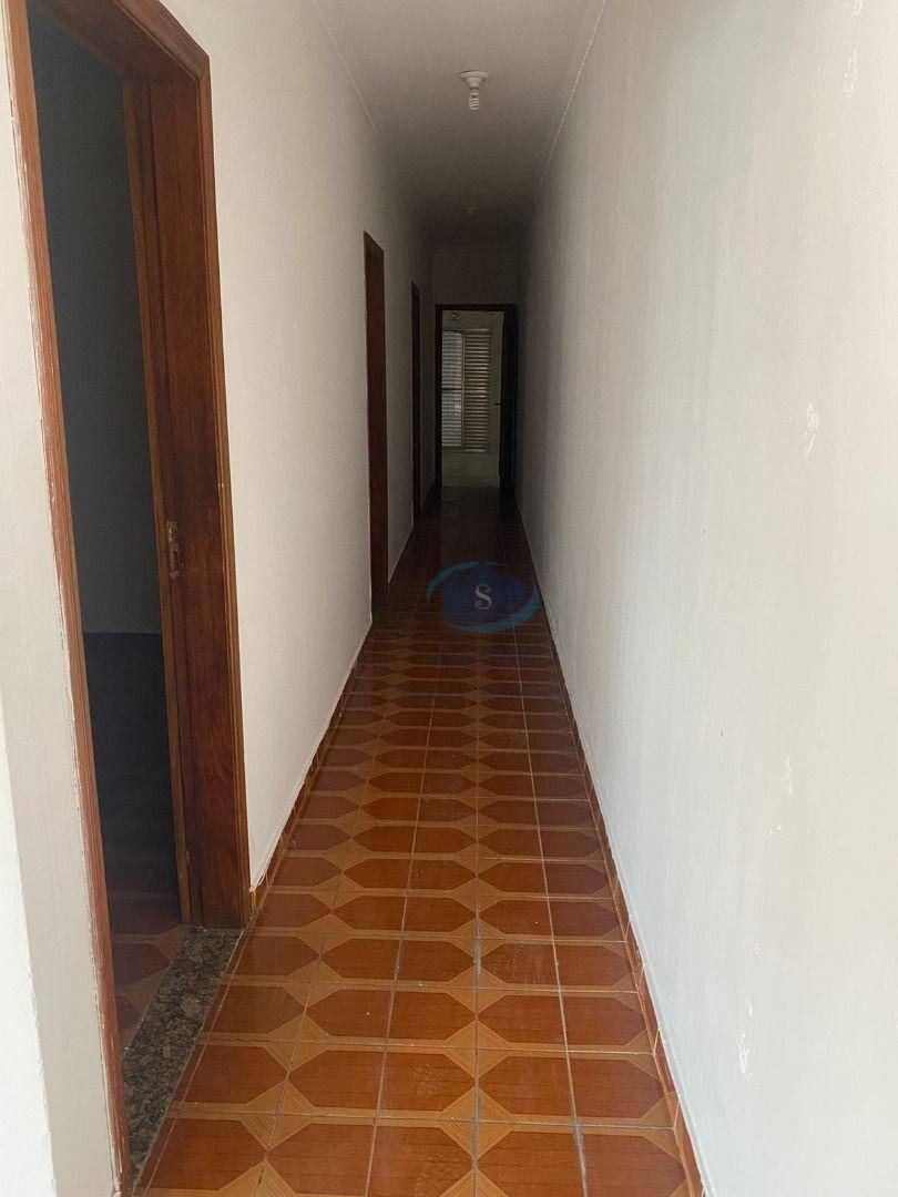 Casa para alugar com 4 quartos, 315m² - Foto 10