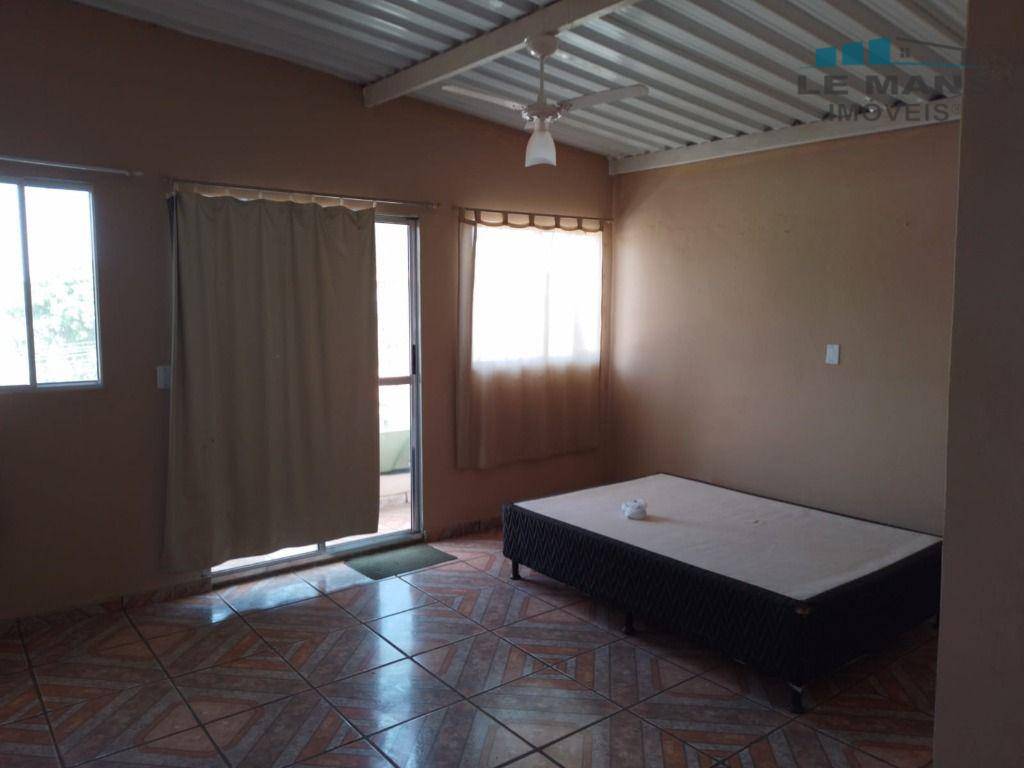 Casa à venda com 2 quartos, 80m² - Foto 2