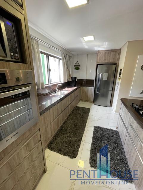 Apartamento à venda com 3 quartos, 223m² - Foto 12