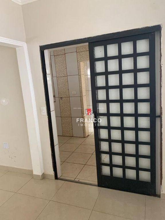 Casa à venda com 4 quartos, 190m² - Foto 18