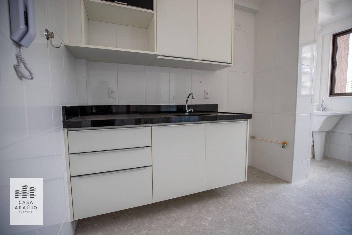 Apartamento à venda com 2 quartos, 67m² - Foto 4