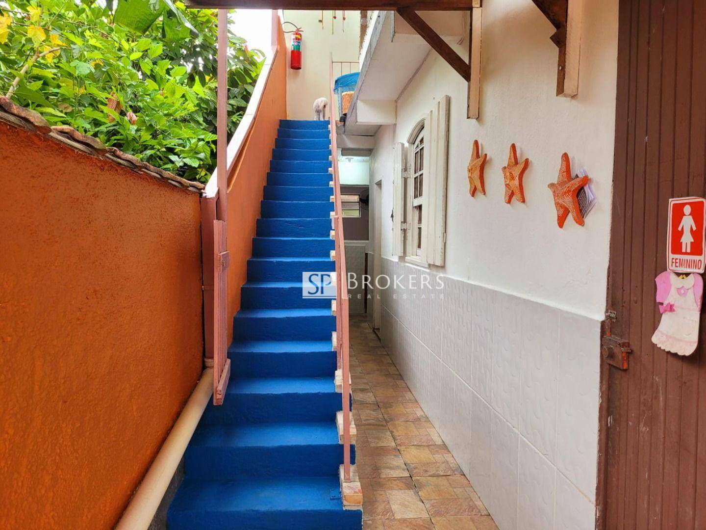 Casa à venda com 8 quartos, 300m² - Foto 42